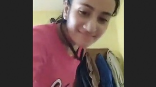 Indian cutie reveals her sexy backside in HD video